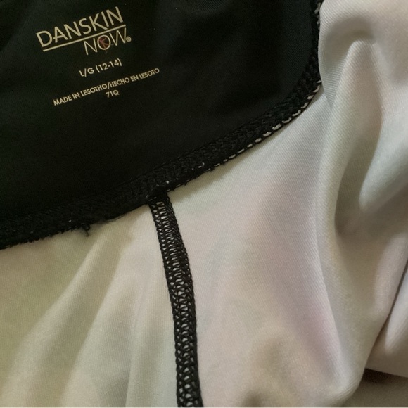 DANSKIN CAPRI LEGGINGS SIZE LARGE GENTLY WORN PHONE POCKETS ON BOTH SIDES - Picture 3 of 3